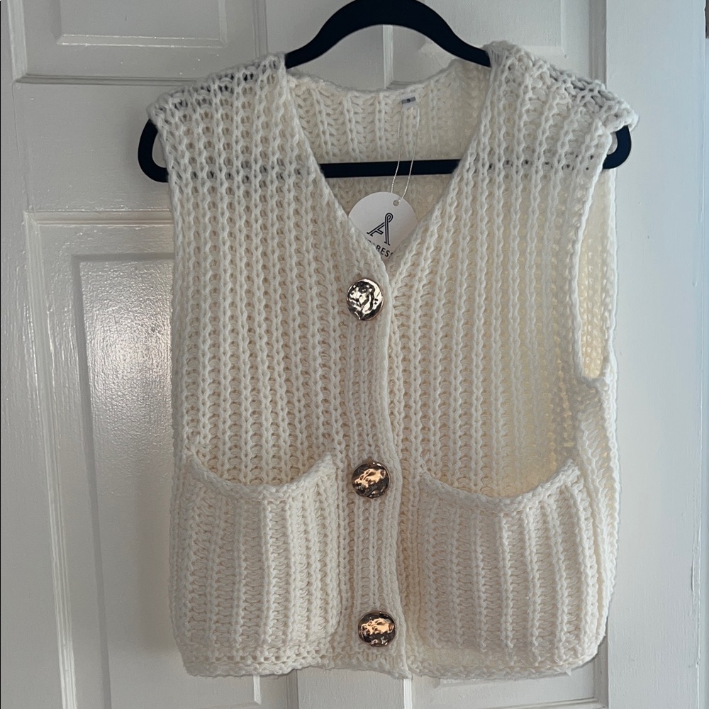 White Knit Sleeveless Sweater Vest